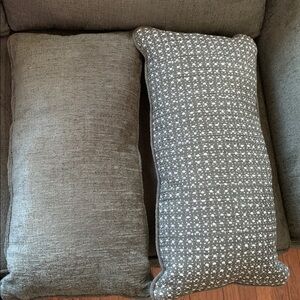 2 Elegant green Patterned Throw Pillows New!!